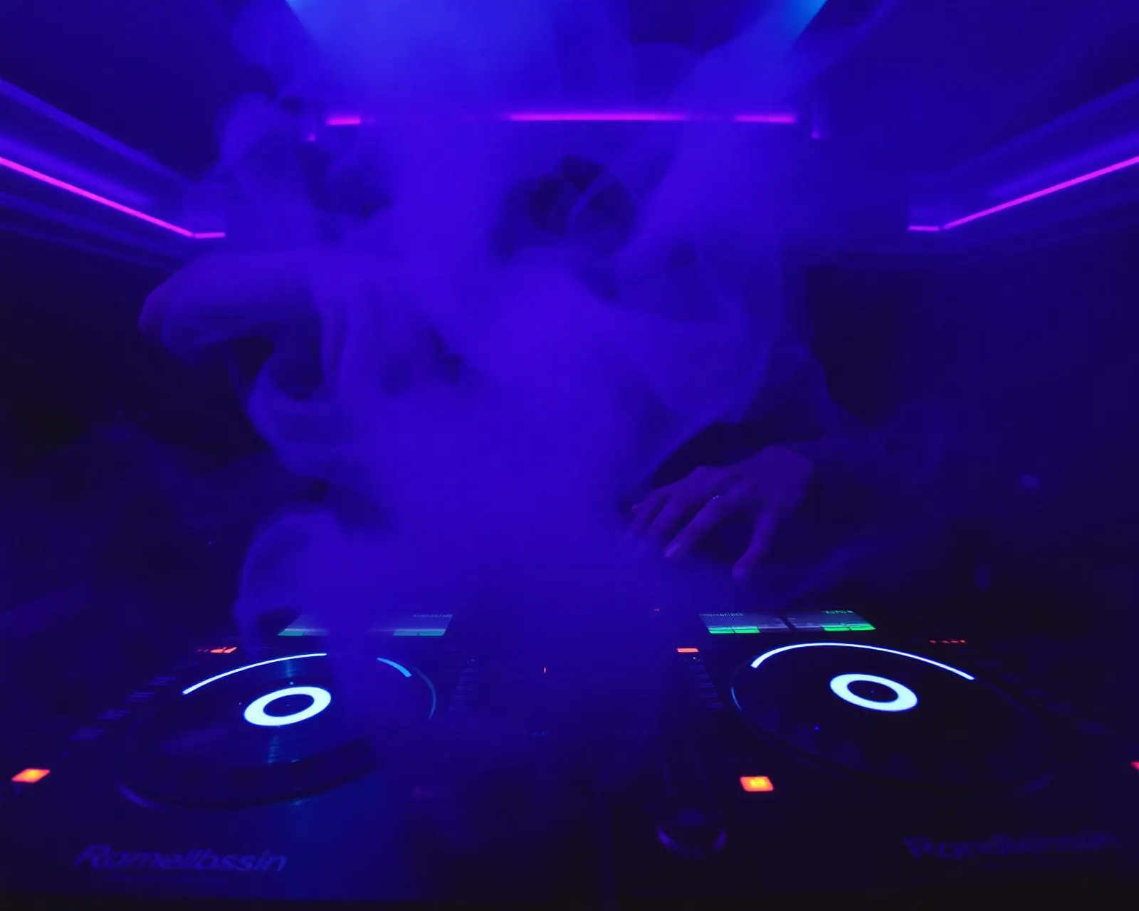 DJ booth in Aurora Noir